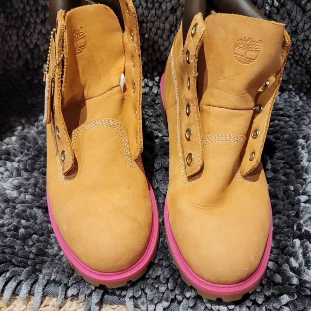 GREAT PAIR OF TIMBERLAND'S  7